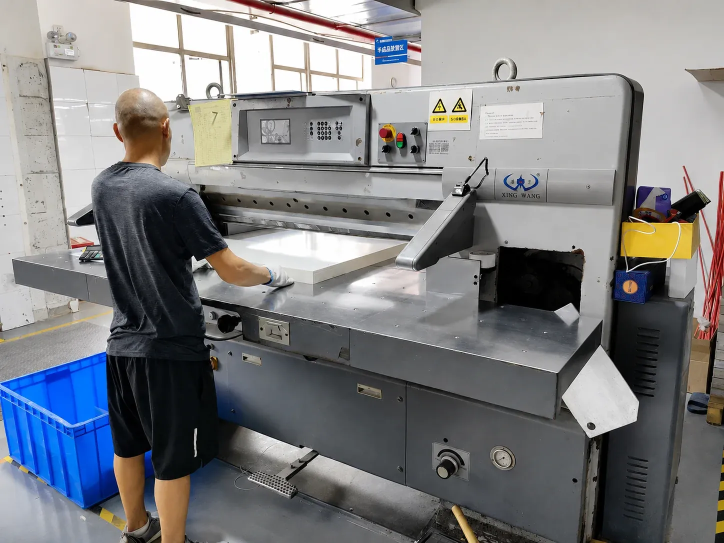 Die-cutting and creasing for custom paper packaging structures